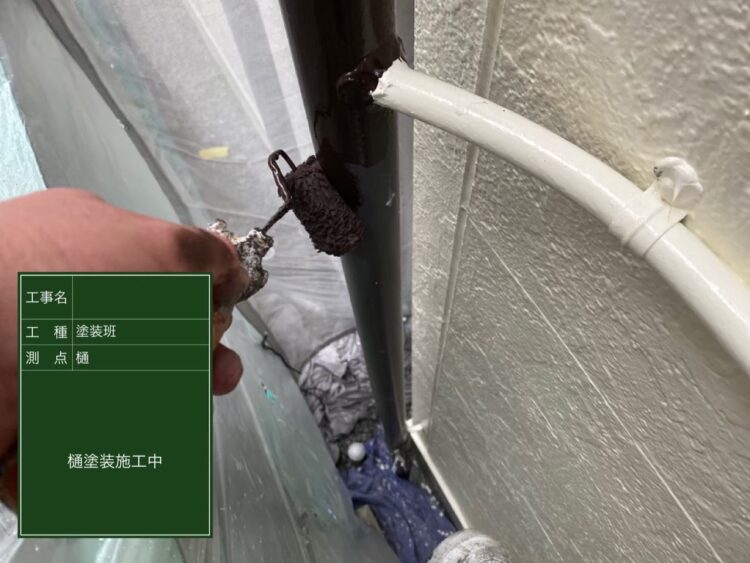大阪市西区戸建付帯部雨樋塗装作業
