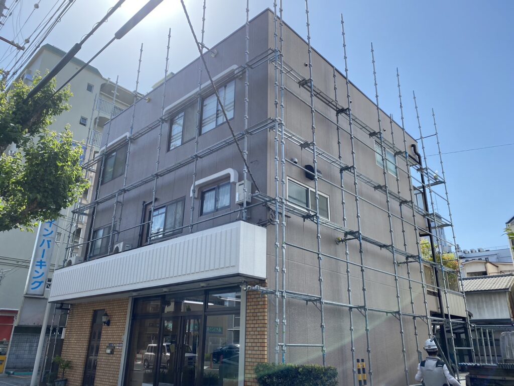 足場解体施工中