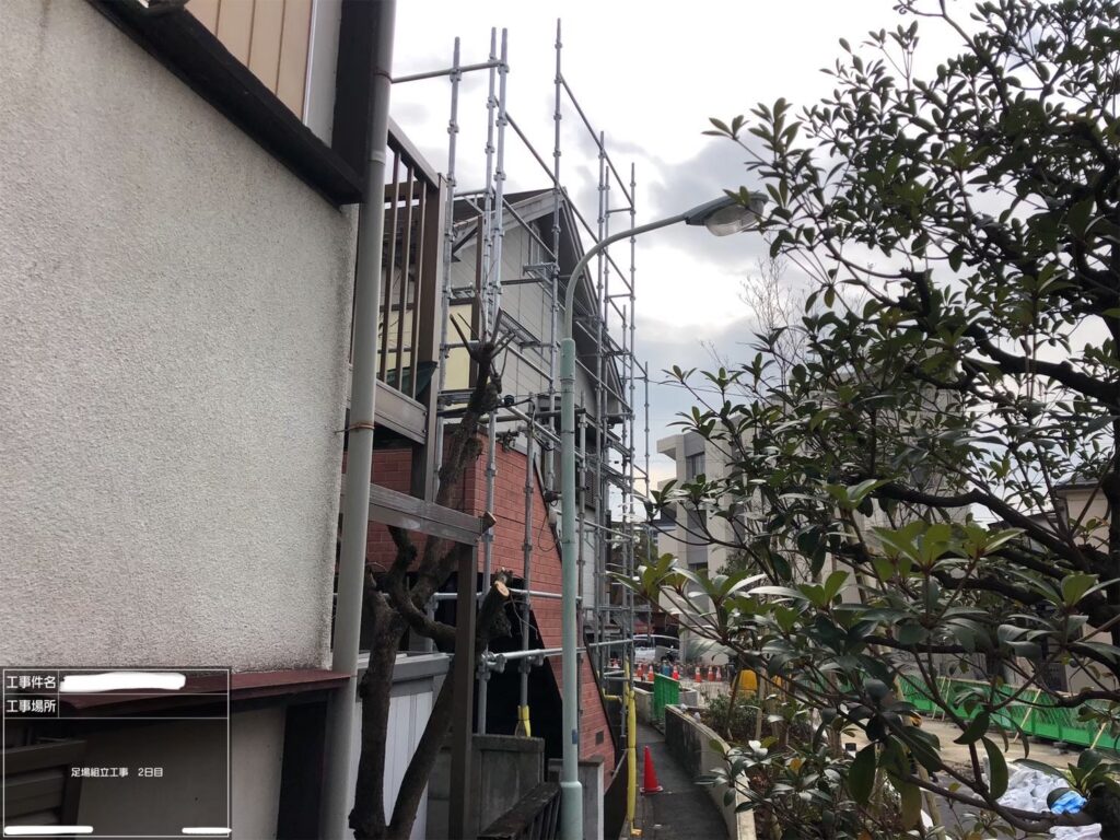 足場組み立て施工中１