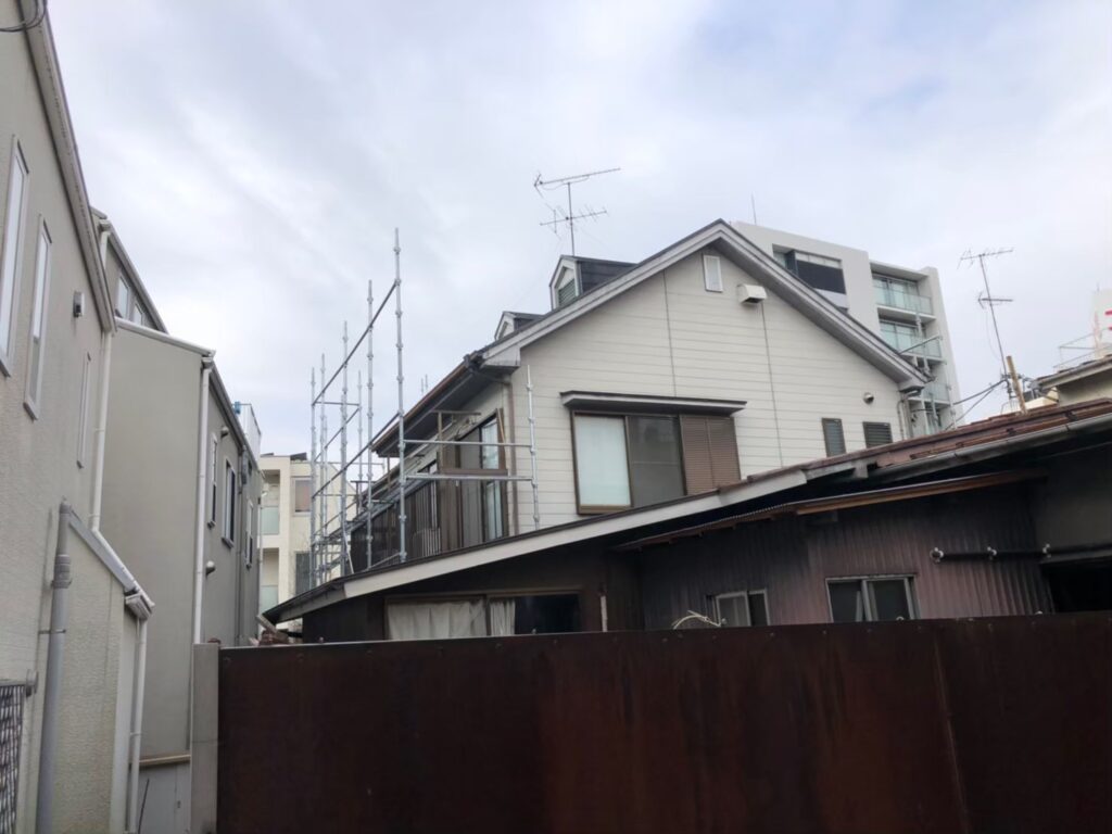 足場組み立て施工中２