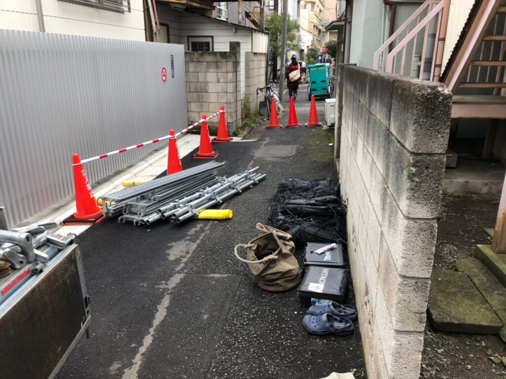 足場組み立て施工中３