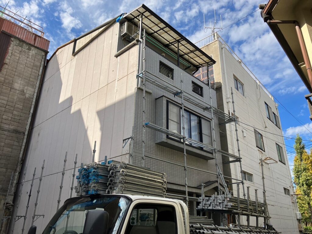 足場組み立て施工中１