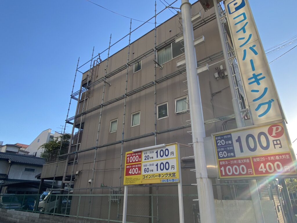 仮設足場組み立て施工中1