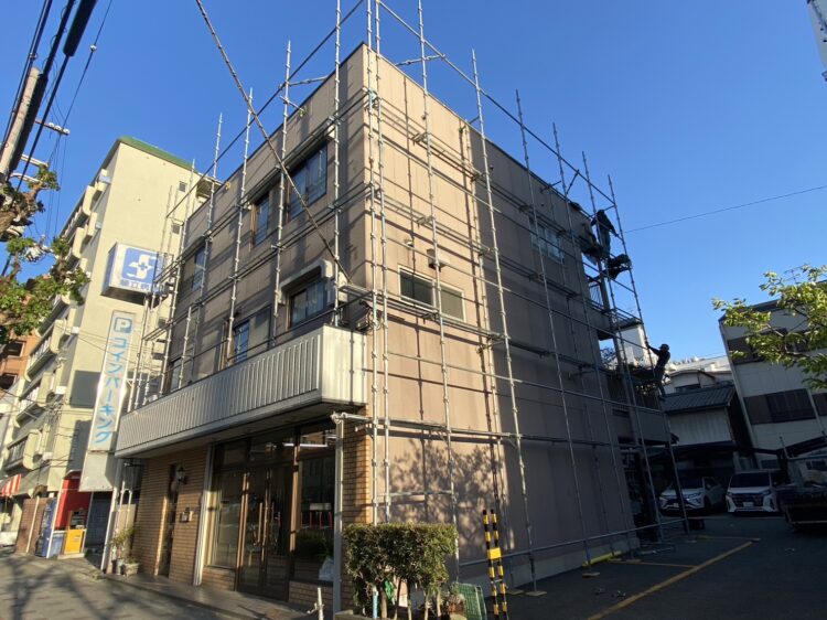 仮設足場組み立て施工中3